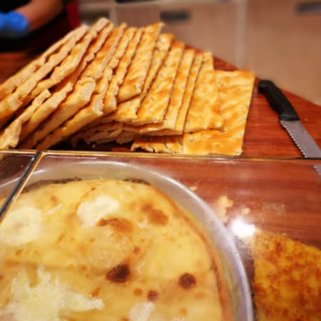 3-Hour Genoa Food and Historic Centre Tour with Mercato Orientale