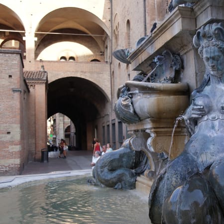 4-Hour Bologna Walking Tour with Santo Stefano and DOC Wine