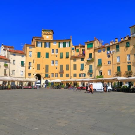 1-Day Pisa and Lucca Tour with Tuscan Farm Wine Tasting