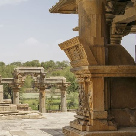 6-Hour Temple Tour from Udaipur with Eklingji and Sahastra Bahu