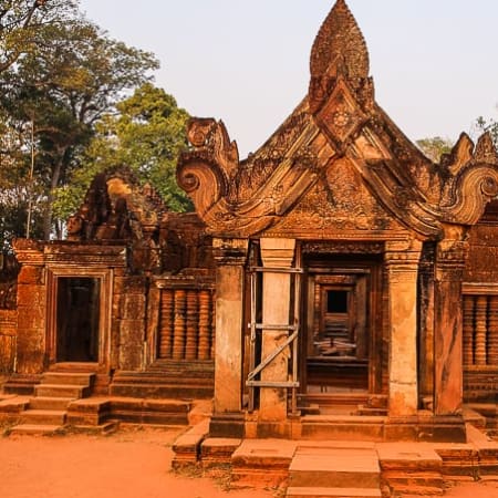 2-Day Siem Reap and Phnom Kulen Tour with Angkor Wat and Banteay Srei