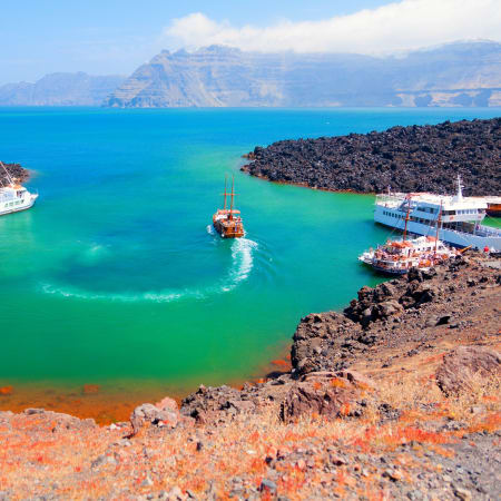 7-Hour Santorini Volcano Cruise with Thirasia Island and Manolas