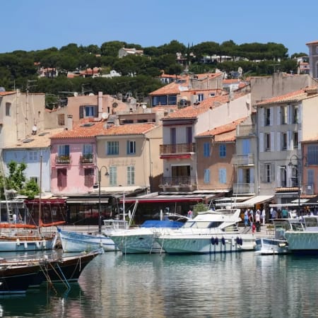 8-Hour Marseille and Cassis Shore Excursion with Calanques Views