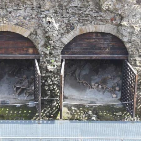 2-Hour Herculaneum Tour in Ercolano with Ancient Beach Visit