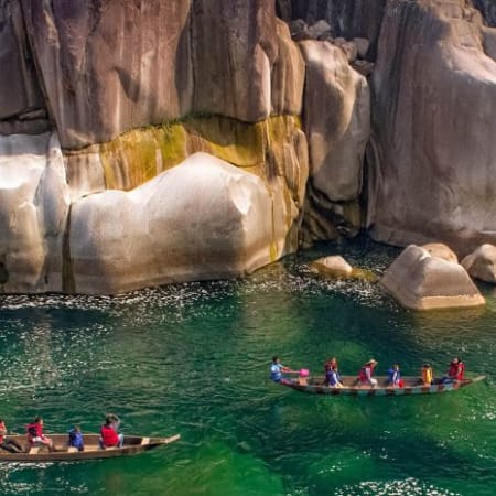 9-Day Assam and Meghalaya Tour with Kaziranga Safari and Dawki