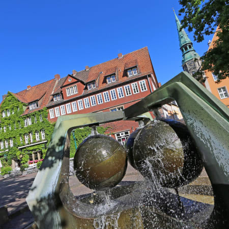 2-Hour Hannover Walking Tour with Old Town and New Town Hall