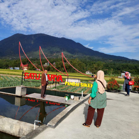 4-Day Padang and Bukittinggi Tour with Lake Maninjau and Batusangkar