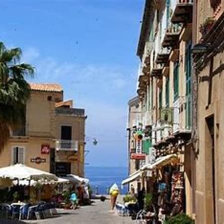 2-Hour Walking Tour of Tropea with Santa Maria dell'Isola