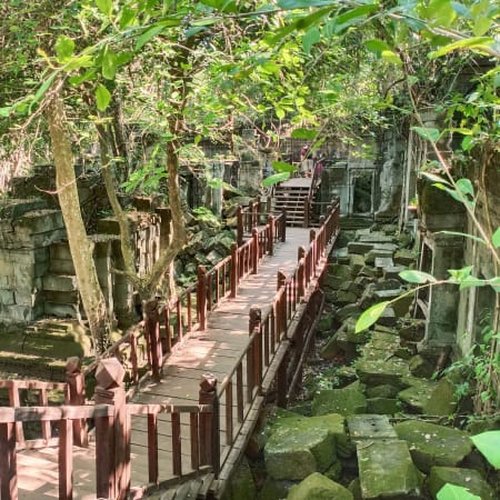 2-Day Angkor Wat Sunrise Tour with Beng Mealea and Tonle Sap