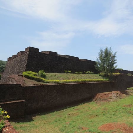 10-Hour Kannur Sightseeing Tour with Forts, Temples, and Handloom