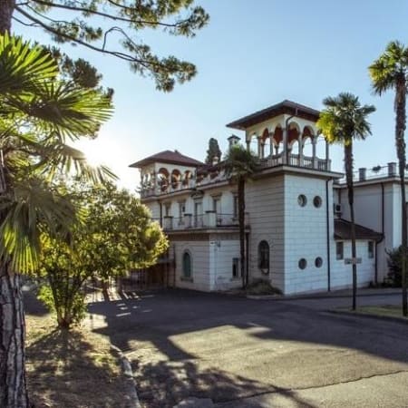 3-Hour Gardone Riviera and Lake Garda Tour with Historic Villas
