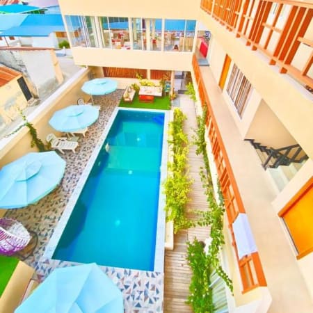 4-Day Maafushi Island Holiday with Resort Trip and Dolphin Cruise