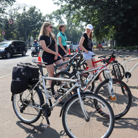 3-Hour Bandung Heritage Bike Tour with Gedung Sate and HBS Stories