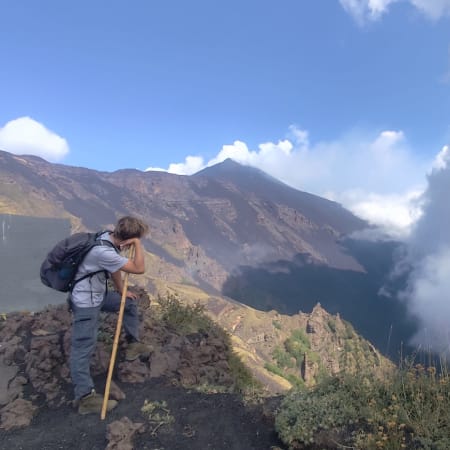 3-Hour Mount Etna Walking Tour with Bove Valley and Sea Views