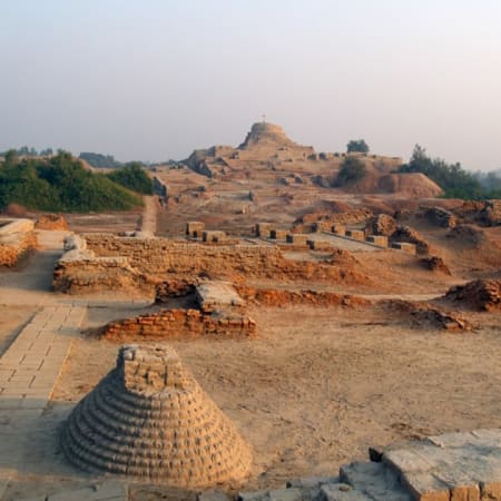 10-Day Mughal and Sufi Heritage Tour of Pakistan with Mohenjo-Daro