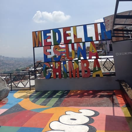 3-Hour Comuna 13 Tour in Medellín with Street Art and Local Guide