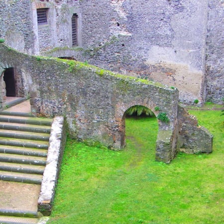 2-Hour Bracciano Walking Tour with Odescalchi Castle and Lake Views
