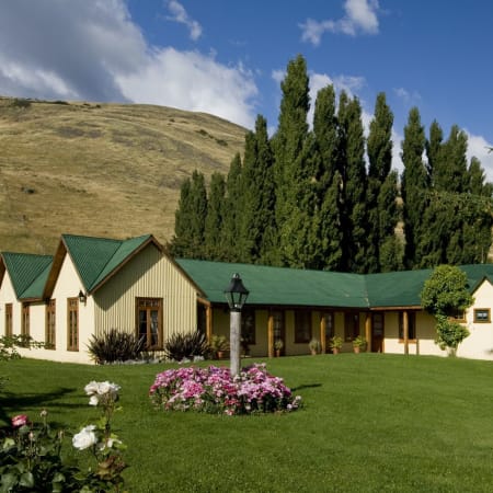 6-Hour Estancia Nibepo Aike Ranch Tour from El Calafate with Lunch