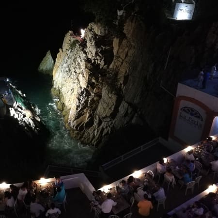 4-Hour Acapulco Dinner Tour with La Quebrada Cliff Divers
