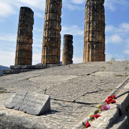 10-Hour Delphi Tour from Athens with Hosios Loukas and Arachova