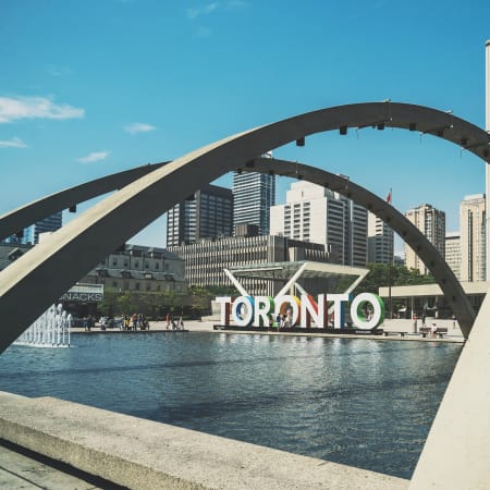 2-Hour Toronto Walking Tour with Chinatown and Distillery District
