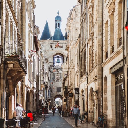 2-Hour Bordeaux Walking Tour with Medieval and 18th-Century Highlights