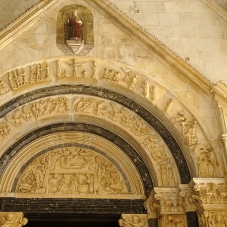 5-Hour Historic Sites Tour of Trogir Salona and Split