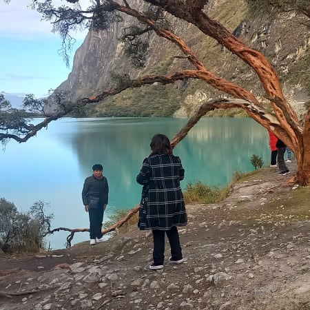 1-Day Lake 69 and Llanganuco Lakes Hiking Tour from Huaraz