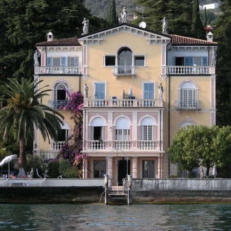 3-Hour Gardone Riviera and Lake Garda Tour with Historic Villas