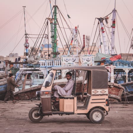 4-Hour Karachi City Tour with Mohatta Palace and Clifton Beach