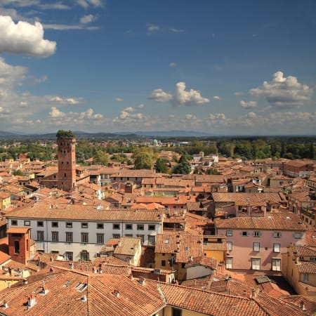 2-Hour Lucca Walking Tour with Renaissance Walls and Volto Santo