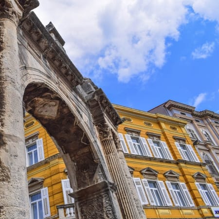 2-Hour Private Walking Tour of Pula with Roman Landmarks and Kastel