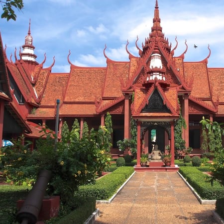 5-Day Phnom Penh and Koh Rong Sanloem Tour with Sunset Dhow Cruise