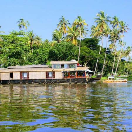 1-Day Kumarakom Houseboat Tour through Kerala Backwaters