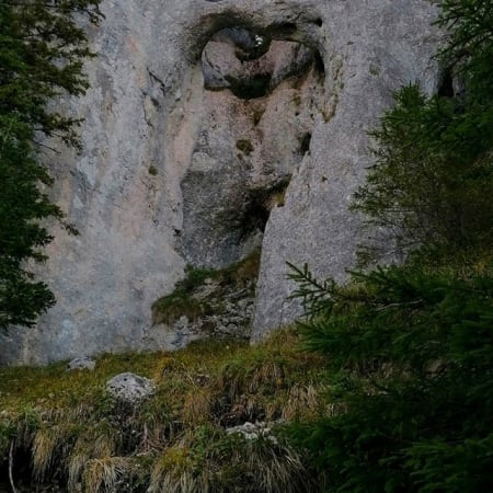 8-Day Piatra Craiului Mountains Trek with Bran Castle and Monasteries