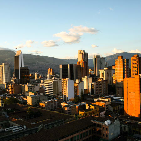 4-Day Medellín and Guatapé Tour with Silletera Farm and El Peñol
