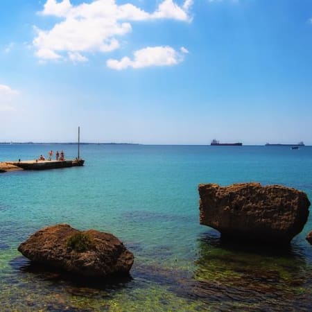 4-Hour Taranto History Tour with Primitivo Wine Tasting