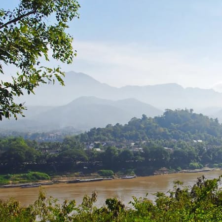 2-Day Mekong River Cruise from Luang Prabang with Pak Ou Caves