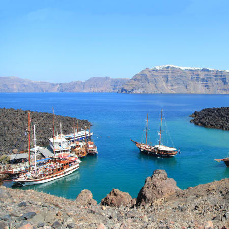 4-Hour Santorini Volcano Boat Tour with Hot Springs