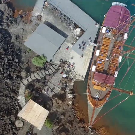 9-Hour Santorini Volcano Cruise with Thirassia and Oia Sunset