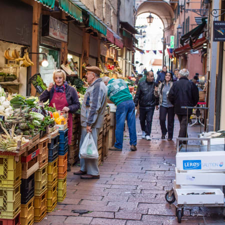 3-Hour Bologna City Tour with Aperitivo and Traditional Tasting