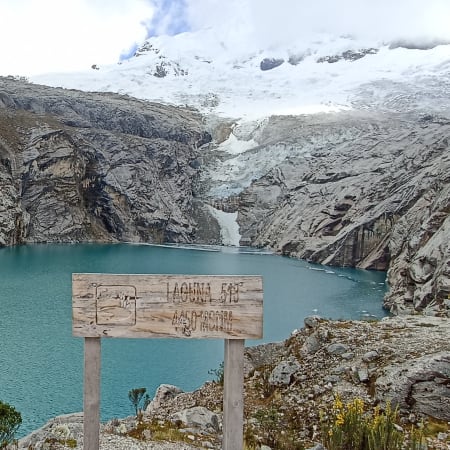 Día completo de trekking a Laguna 513 desde Huaraz por Hualcán