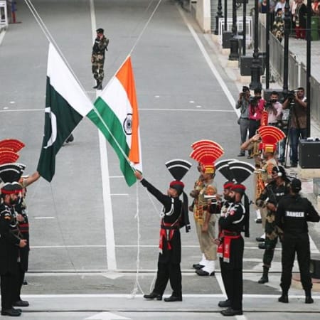 2-Day Amritsar Train Tour from Delhi with Wagah Border Ceremony