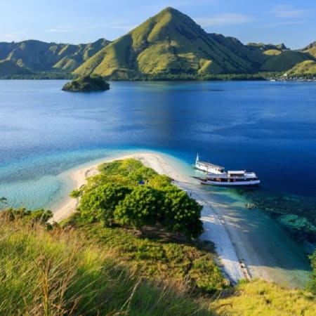 2-Day Private Komodo National Park Cruise with Rinca and Padar