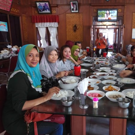 4-Day Padang and Bukittinggi Tour with Lake Maninjau and Batusangkar