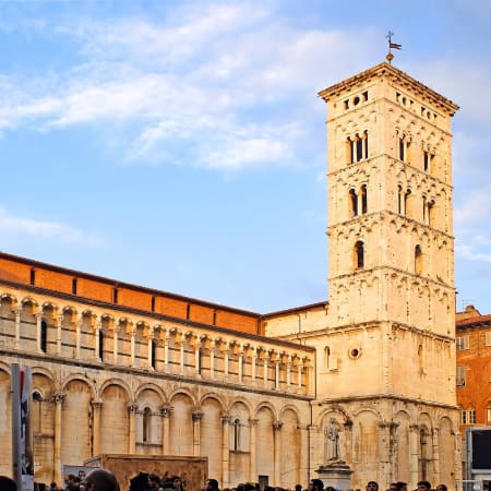 2-Hour Lucca Walking Tour with Renaissance Walls and Volto Santo