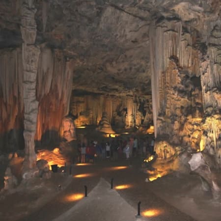 7-Hour Oudtshoorn Tour from George with Cango Caves and Ostrich Farm