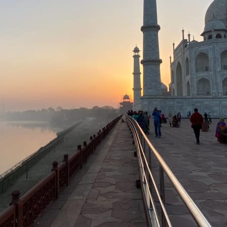 1-Day Taj Mahal Sunrise Tour from Delhi with Agra Fort and Baby Taj