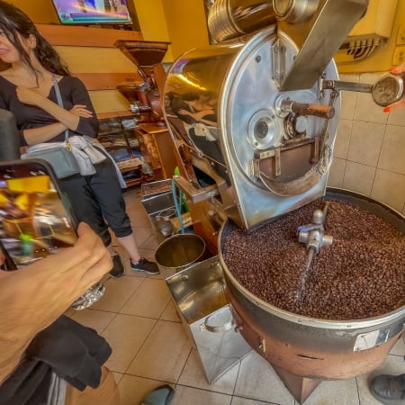 4-Hour Food and Culture Walking Tour in Ioannina with Pie Cooking