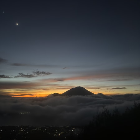 8-Hour Mount Batur Sunrise Hike in Bali with Summit Breakfast